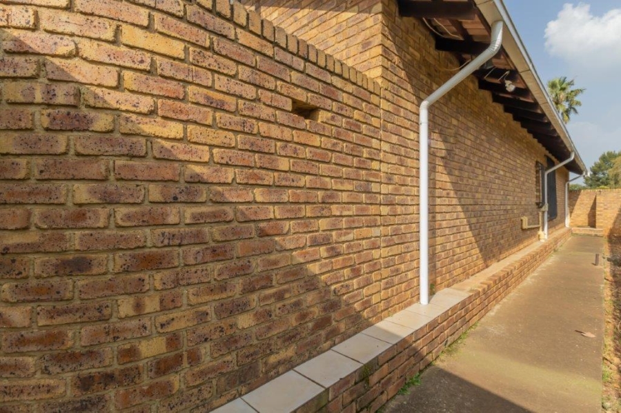 3 Bedroom Property for Sale in Dersley Gauteng