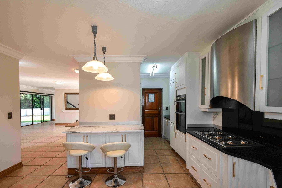 6 Bedroom Property for Sale in The Glades Gauteng