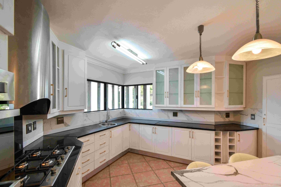 6 Bedroom Property for Sale in The Glades Gauteng