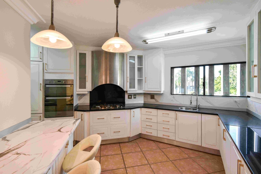 6 Bedroom Property for Sale in The Glades Gauteng