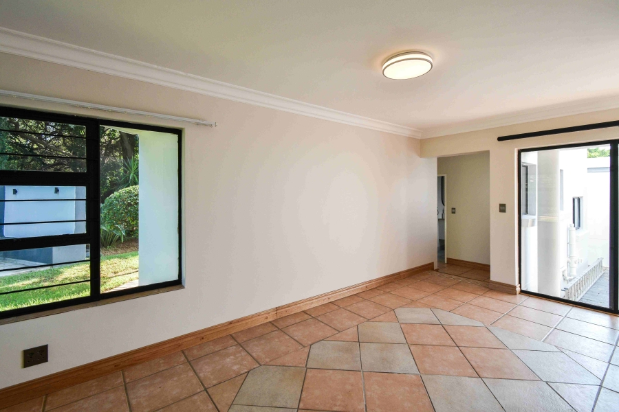 6 Bedroom Property for Sale in The Glades Gauteng