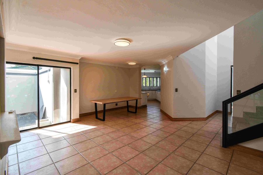 6 Bedroom Property for Sale in The Glades Gauteng