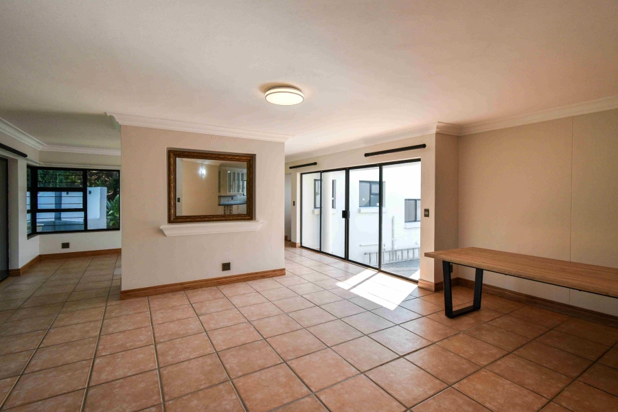 6 Bedroom Property for Sale in The Glades Gauteng