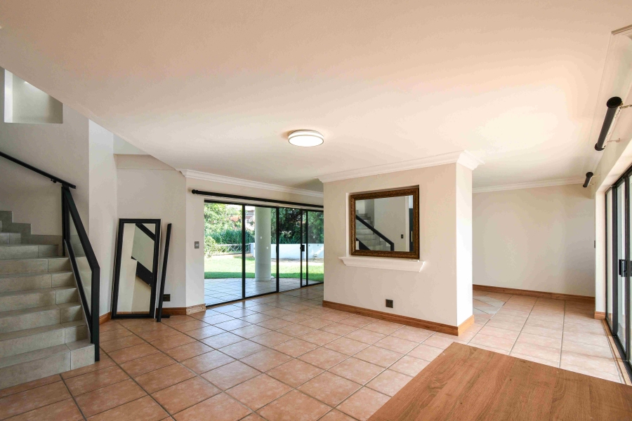 6 Bedroom Property for Sale in The Glades Gauteng