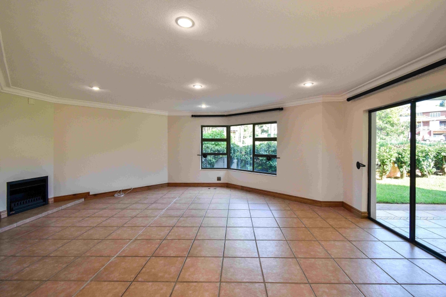 6 Bedroom Property for Sale in The Glades Gauteng