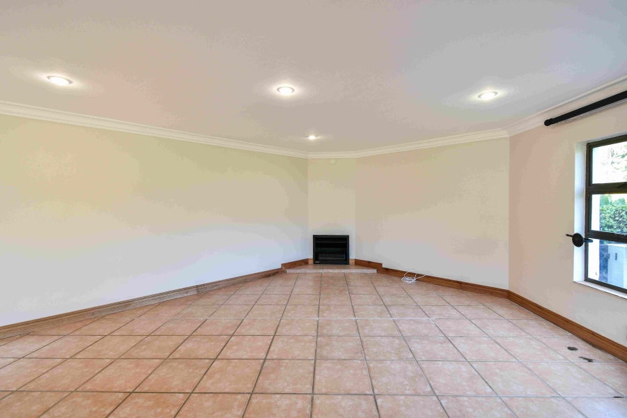 6 Bedroom Property for Sale in The Glades Gauteng