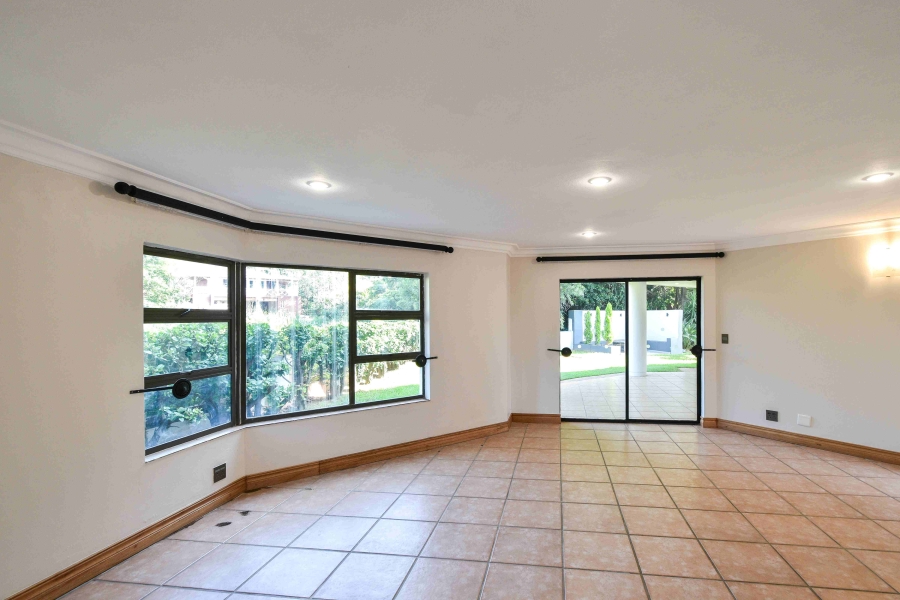 6 Bedroom Property for Sale in The Glades Gauteng