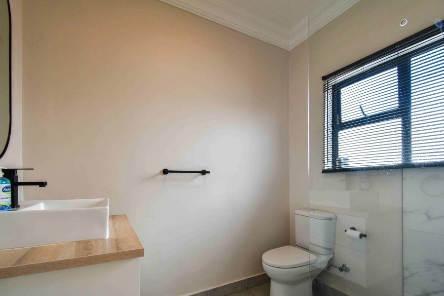 6 Bedroom Property for Sale in The Glades Gauteng