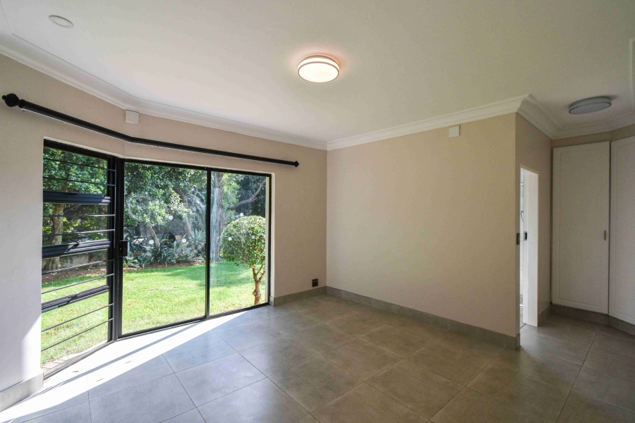 6 Bedroom Property for Sale in The Glades Gauteng