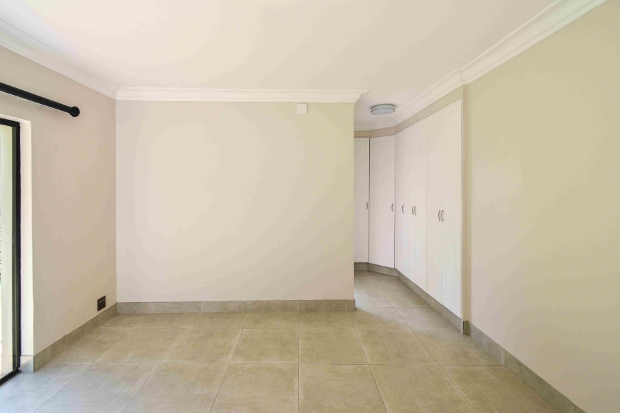 6 Bedroom Property for Sale in The Glades Gauteng