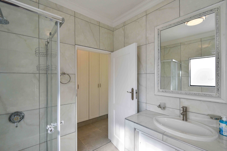 6 Bedroom Property for Sale in The Glades Gauteng