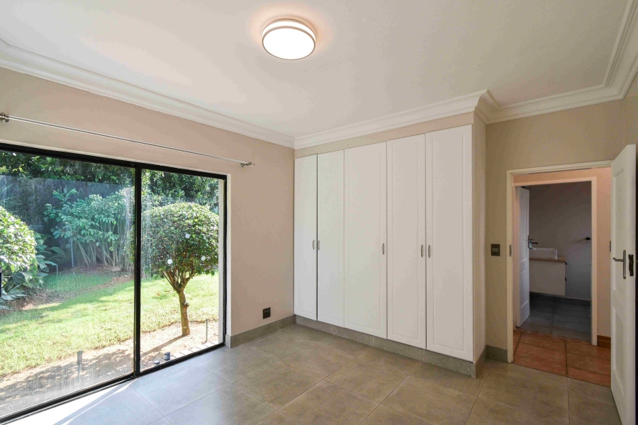 6 Bedroom Property for Sale in The Glades Gauteng