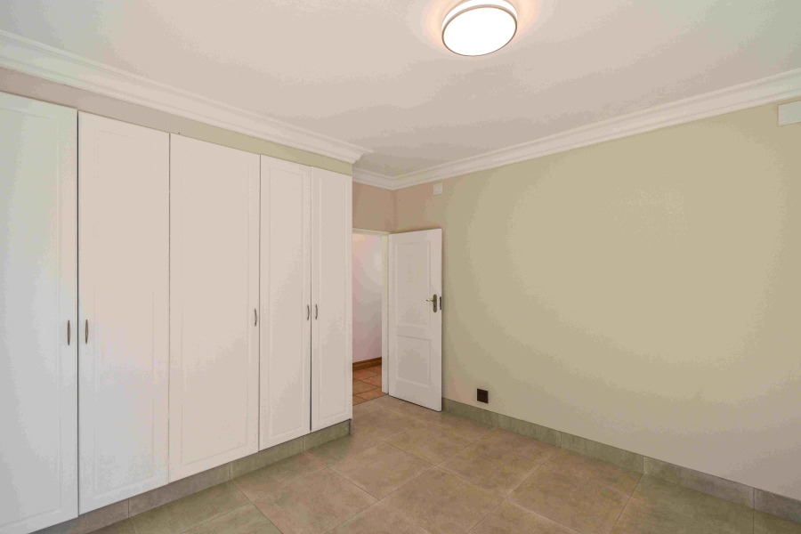 6 Bedroom Property for Sale in The Glades Gauteng