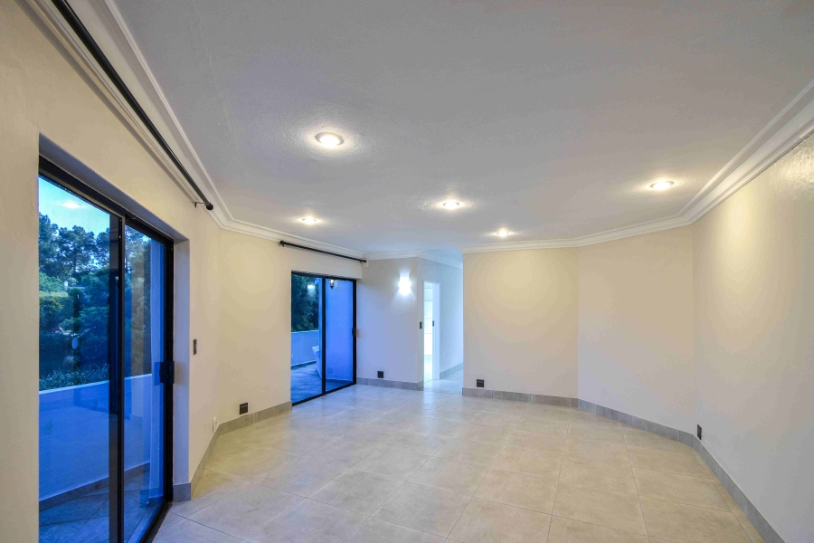 6 Bedroom Property for Sale in The Glades Gauteng