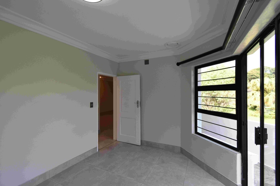 6 Bedroom Property for Sale in The Glades Gauteng