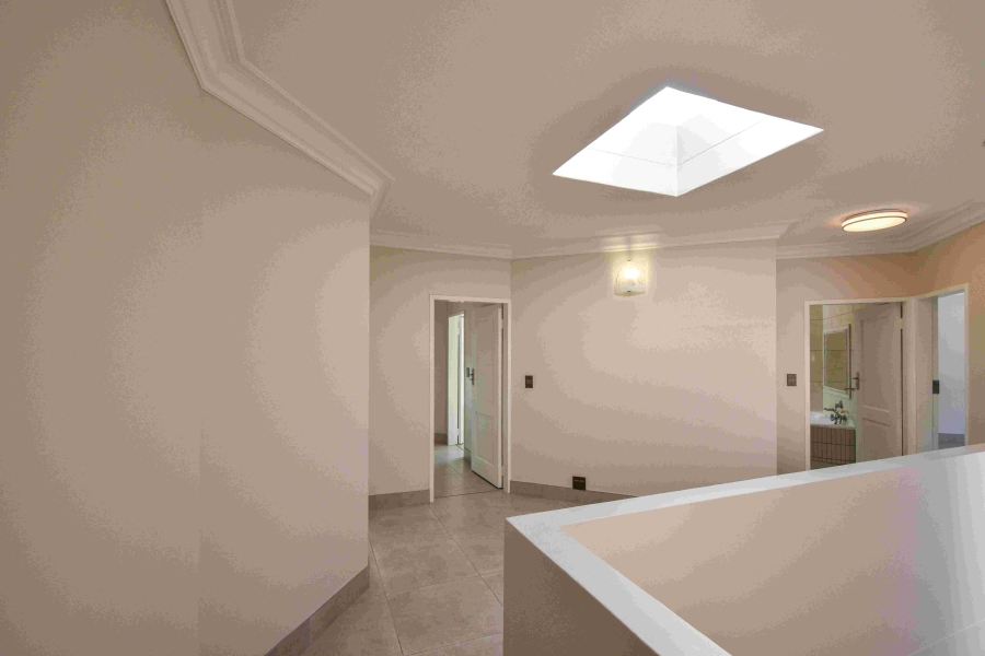 6 Bedroom Property for Sale in The Glades Gauteng