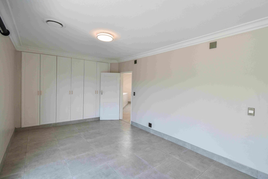 6 Bedroom Property for Sale in The Glades Gauteng