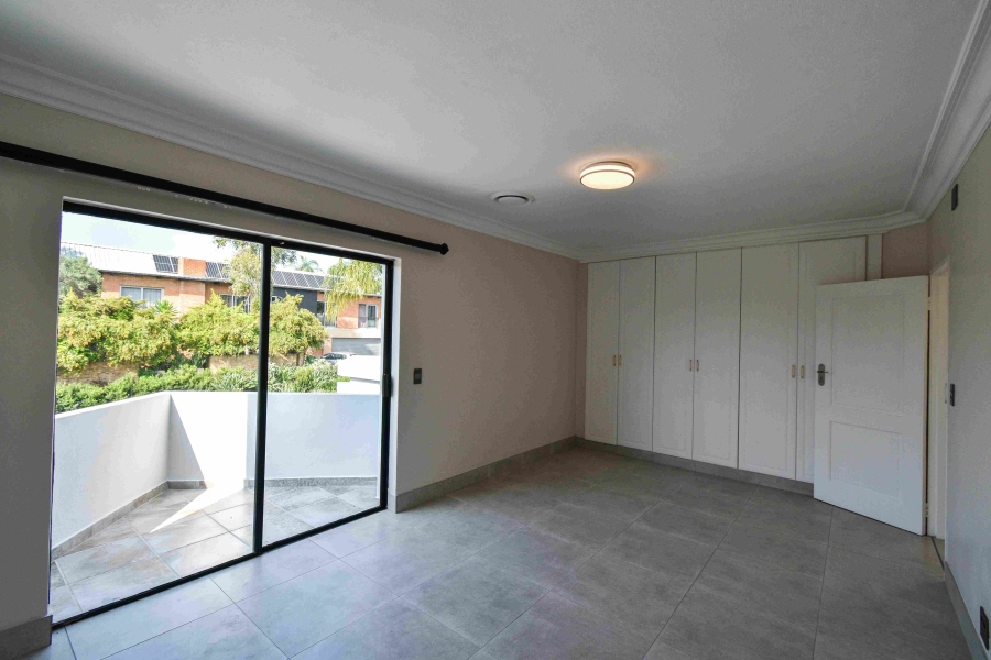 6 Bedroom Property for Sale in The Glades Gauteng