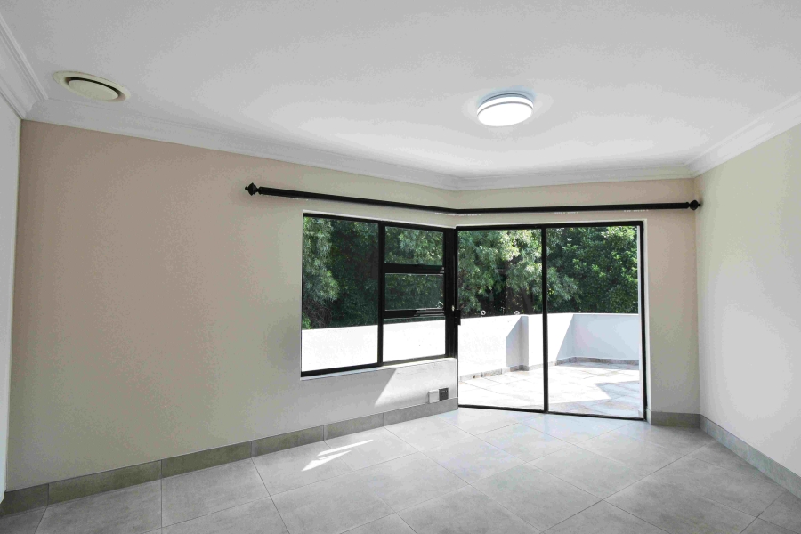 6 Bedroom Property for Sale in The Glades Gauteng