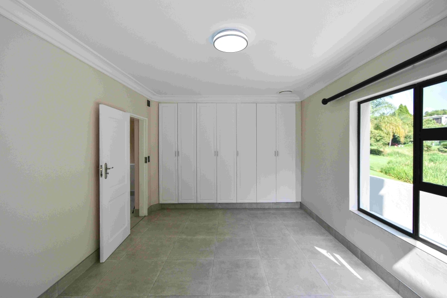 6 Bedroom Property for Sale in The Glades Gauteng