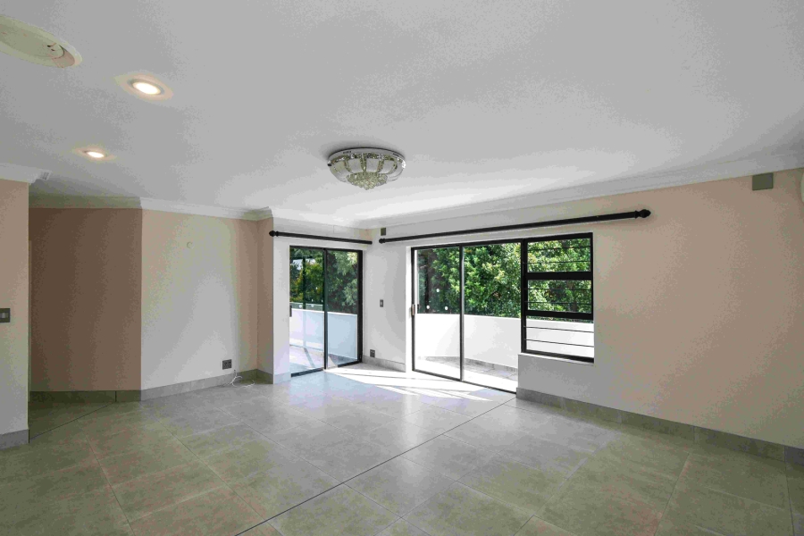 6 Bedroom Property for Sale in The Glades Gauteng