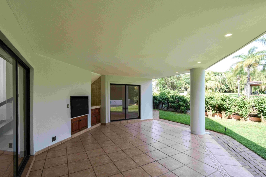 6 Bedroom Property for Sale in The Glades Gauteng