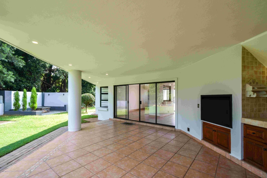 6 Bedroom Property for Sale in The Glades Gauteng