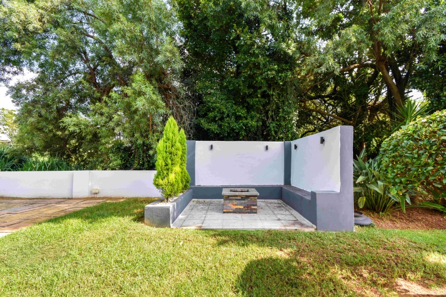 6 Bedroom Property for Sale in The Glades Gauteng