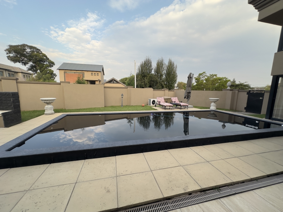 5 Bedroom Property for Sale in Midlands Estate Gauteng