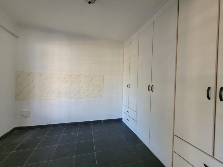 To Let 1 Bedroom Property for Rent in Greenhills Gauteng