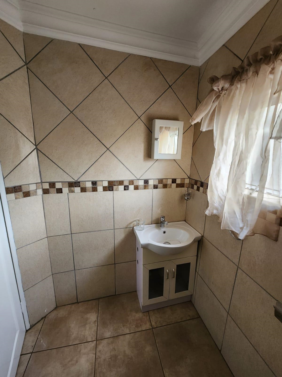 To Let 1 Bedroom Property for Rent in Lewisham Gauteng