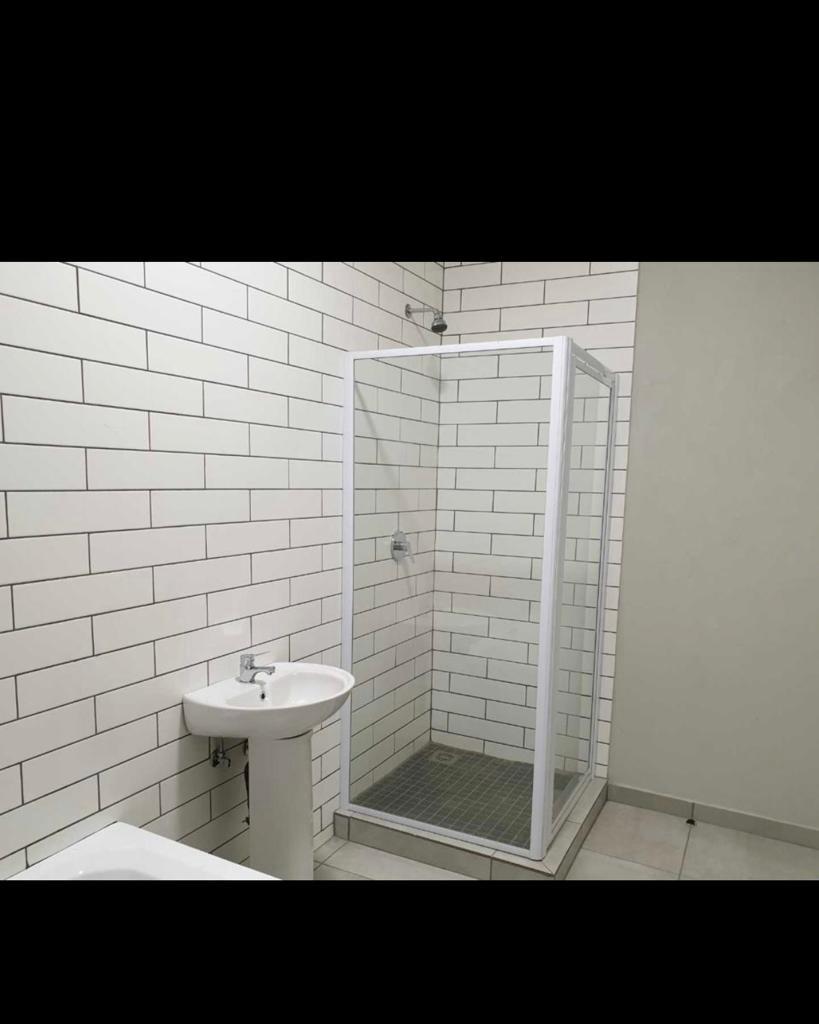 To Let 2 Bedroom Property for Rent in Glen Marais Gauteng