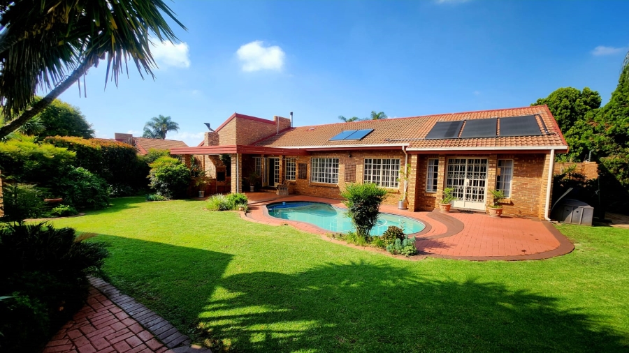 4 Bedroom Property for Sale in Eldoraigne Gauteng