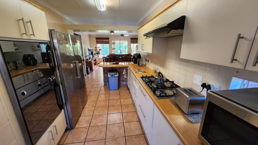 4 Bedroom Property for Sale in Eldoraigne Gauteng