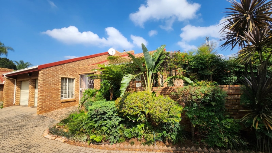 4 Bedroom Property for Sale in Eldoraigne Gauteng