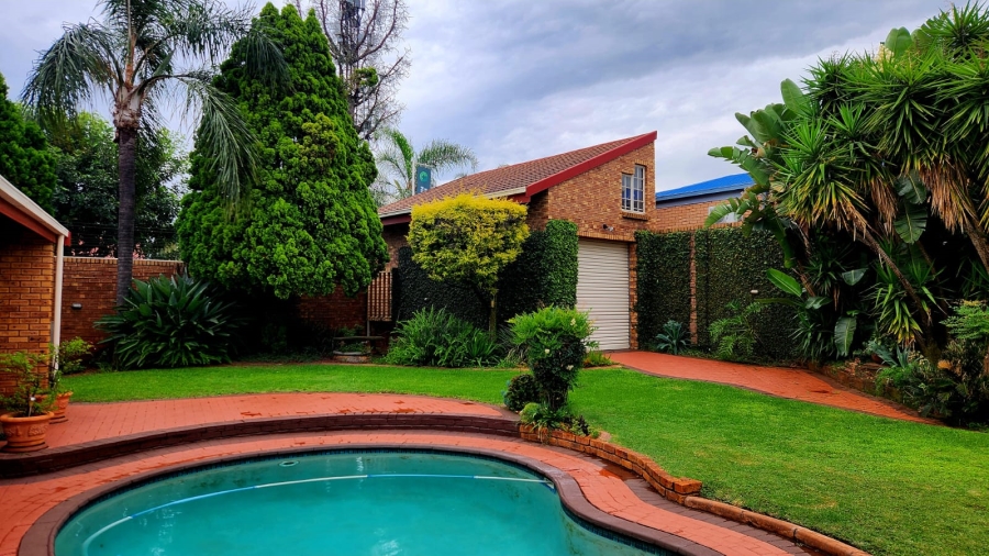 4 Bedroom Property for Sale in Eldoraigne Gauteng