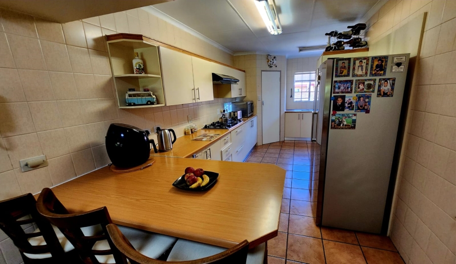 4 Bedroom Property for Sale in Eldoraigne Gauteng
