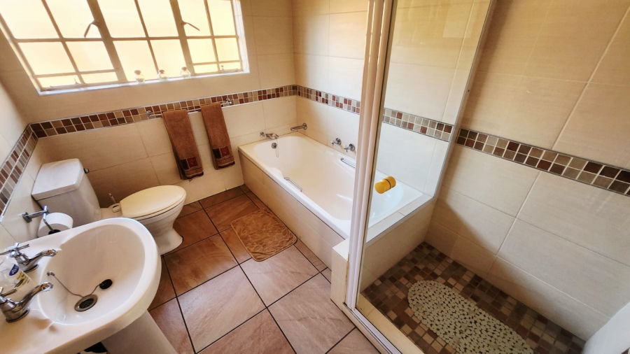 4 Bedroom Property for Sale in Eldoraigne Gauteng