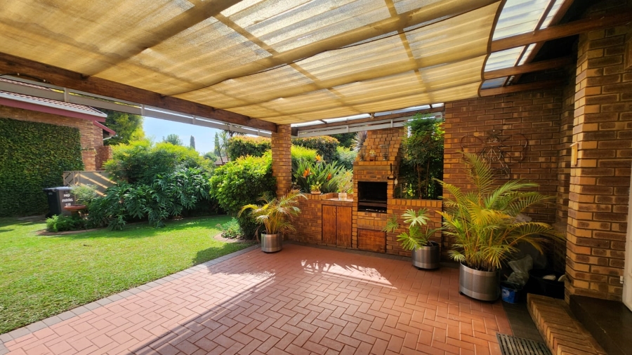 4 Bedroom Property for Sale in Eldoraigne Gauteng