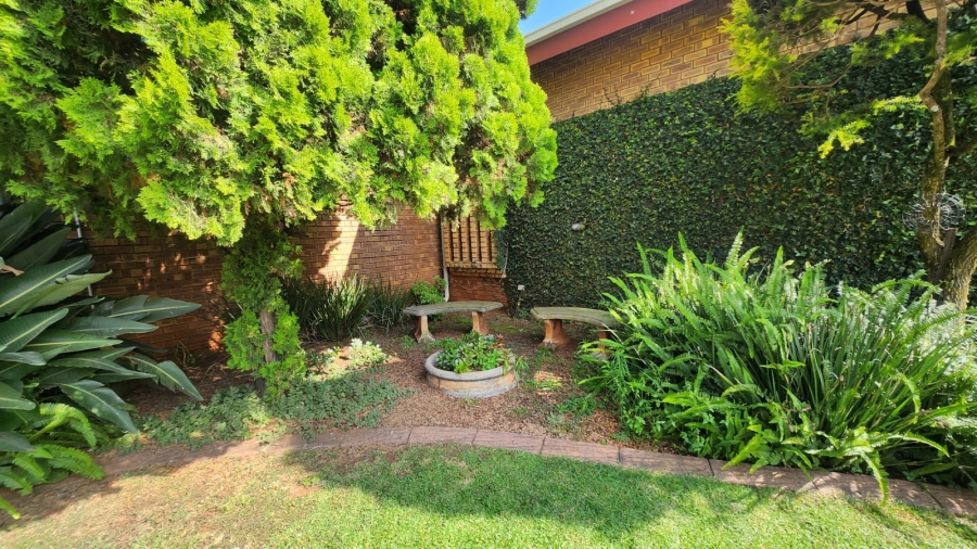 4 Bedroom Property for Sale in Eldoraigne Gauteng