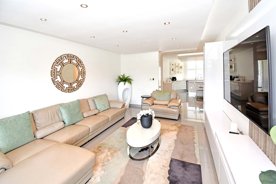 To Let 3 Bedroom Property for Rent in Sandhurst Gauteng