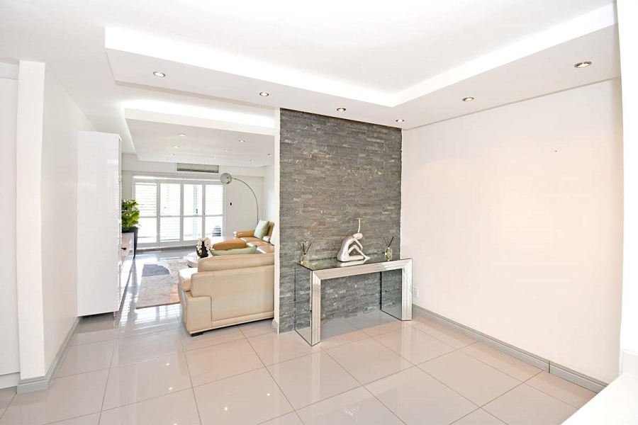 To Let 3 Bedroom Property for Rent in Sandhurst Gauteng