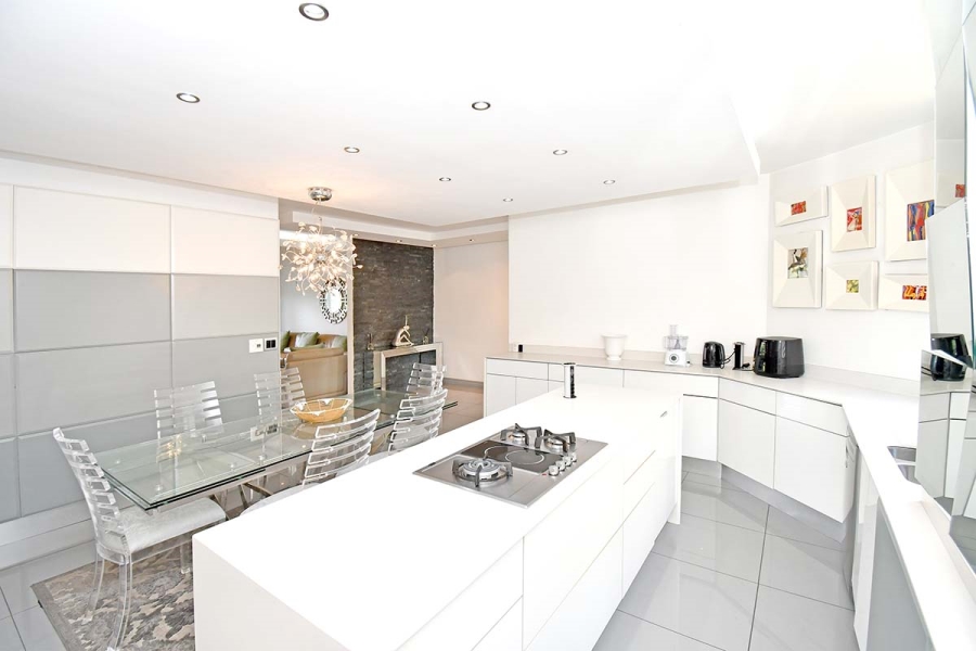 To Let 3 Bedroom Property for Rent in Sandhurst Gauteng