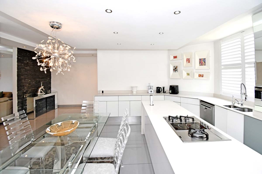 To Let 3 Bedroom Property for Rent in Sandhurst Gauteng