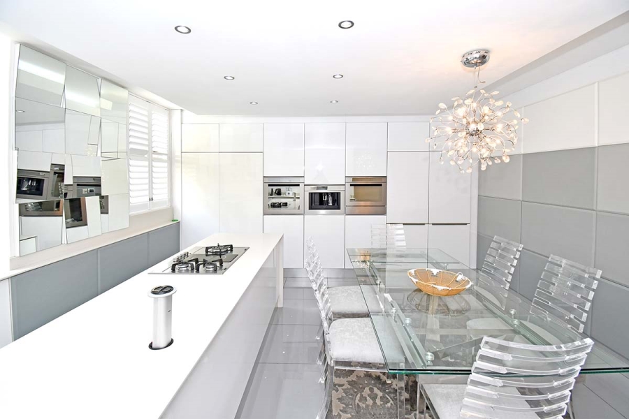 To Let 3 Bedroom Property for Rent in Sandhurst Gauteng