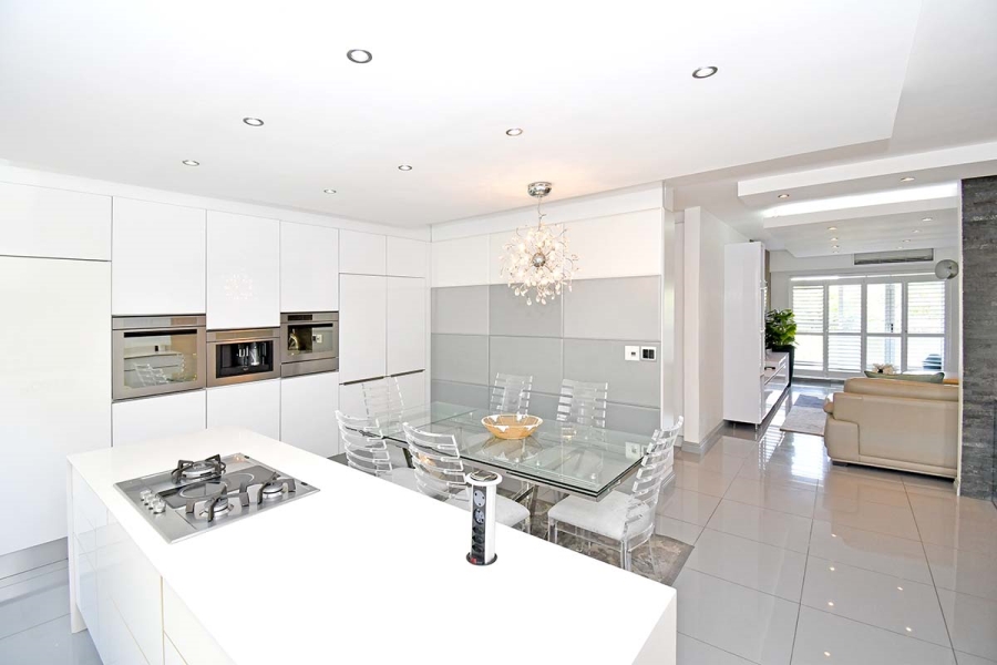 To Let 3 Bedroom Property for Rent in Sandhurst Gauteng