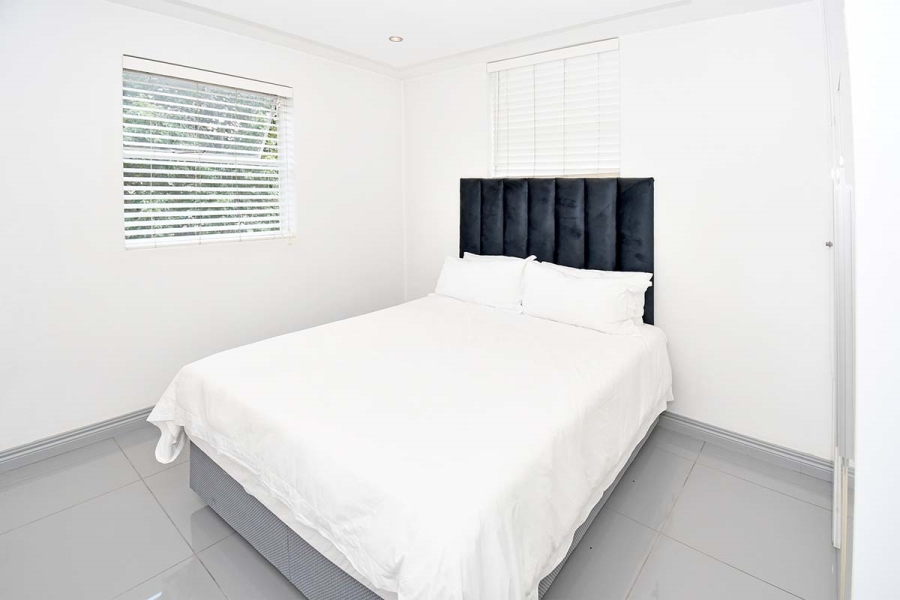 To Let 3 Bedroom Property for Rent in Sandhurst Gauteng