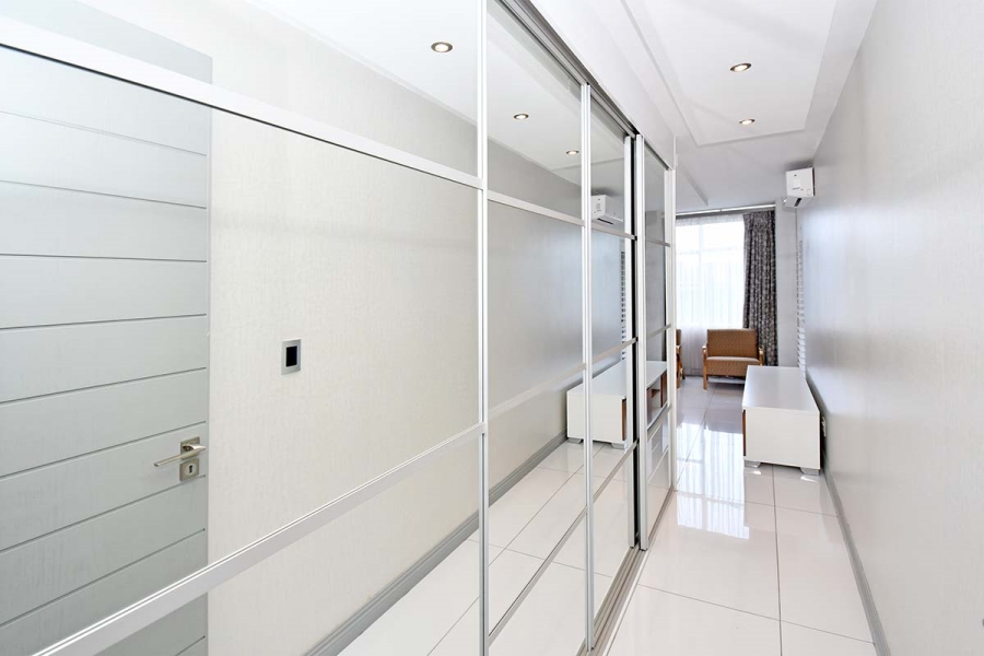 To Let 3 Bedroom Property for Rent in Sandhurst Gauteng