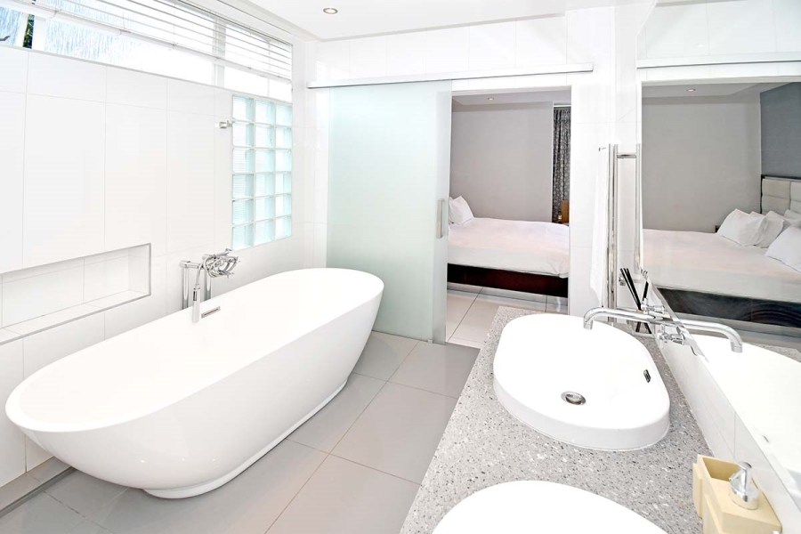 To Let 3 Bedroom Property for Rent in Sandhurst Gauteng