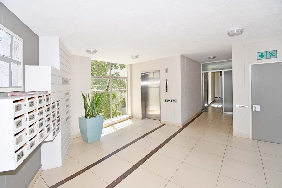 To Let 3 Bedroom Property for Rent in Sandhurst Gauteng